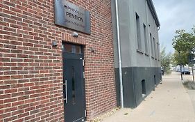 PRIMA Inn Unterkunft direkt über der Bar am Minimax